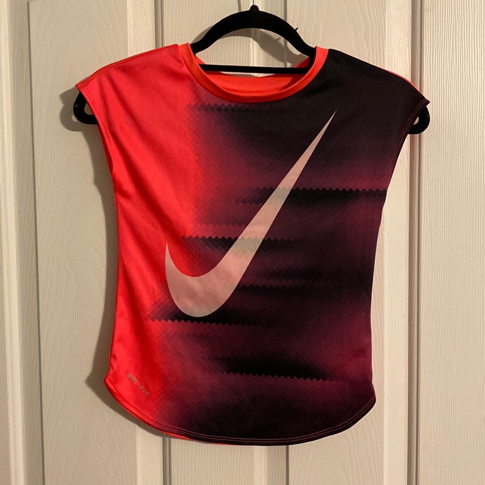 Nike Dr/Fri girls short sleeve shirt